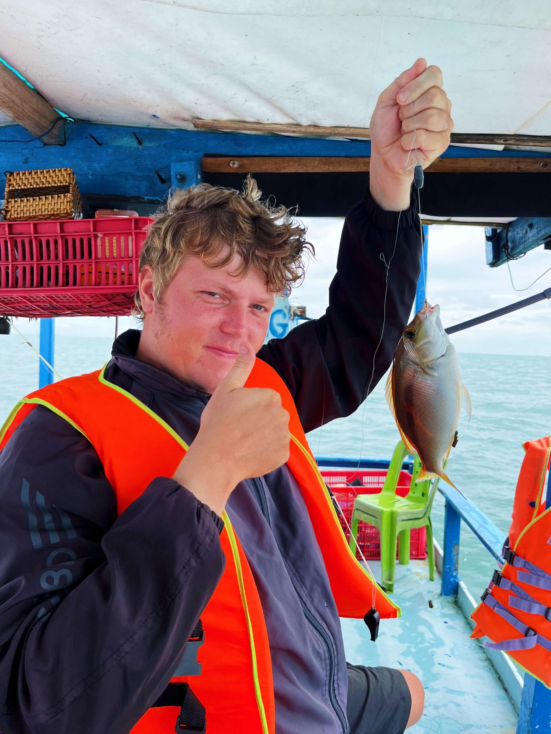 2025092712194569 Man holding up a fish